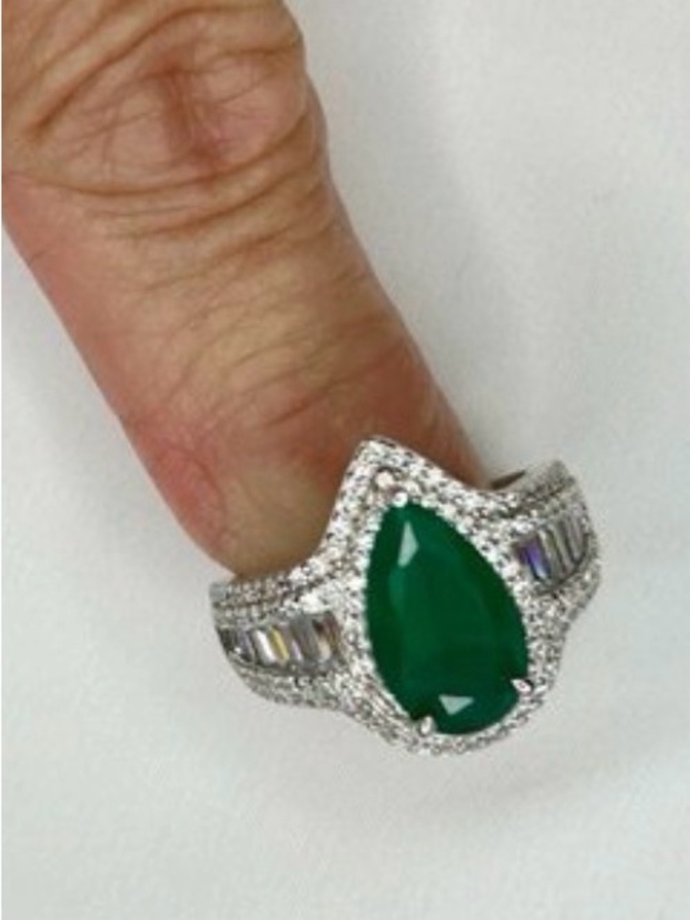 EMERALD GREEN PEAR ON 925  6 3/4 - Picture 3 of 8